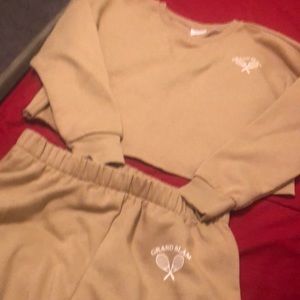 Abound brand sets top and bottom they are both Large.